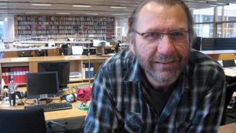 Nu krävs en viljeyttring från politikerna om kulturens roll i den regionala utvecklingen, menar Göran Björnberg, Roxyordförande och en av initiativtagarna till gårdagskvällens möte på Almedalsbiblioteket, samtidigt som han installerar sig på sin nya arbetsplats på Riksutställningar i Visby. foto: bengt valentinsson