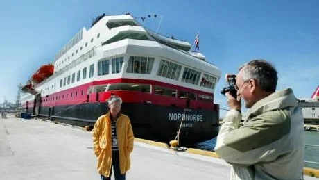 Besökare. Ingrid och Horst Bockelmann klev på m/s Nordnorge i Hamburg. På elva dagar besöker de Danzig, Stockholm, Helsingfors, S:t Petersburg, Tallinn och Kiel. Visby får en eftermiddag.