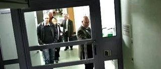 76-åringen häktad för två mordförsök