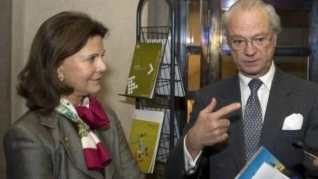 Peter Molin har, under sin tid inom försvaret, arbetat som adjutant hos kungafamiljen. Ungefär en månad om året var han kungens närmaste hjälpreda, i allt från statsbesök till punkteringar.