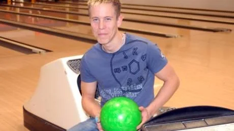 Kul med bowling. André Liljegren slutade med bowling och var borta från sporten i ett och ett halvt år, men nu är han tillbaka, bättre än någonsin tidigare.Foto: INGRID NORRBY