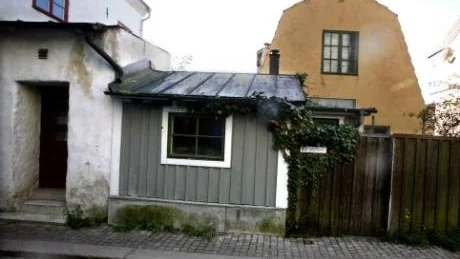 MÖGELANGREPP. Den ombyggda före detta kiosken på S:t Hansgatan i Visby har angripits av hussvamp och håller nu på att saneras.  Foto: Bengan Zettergren