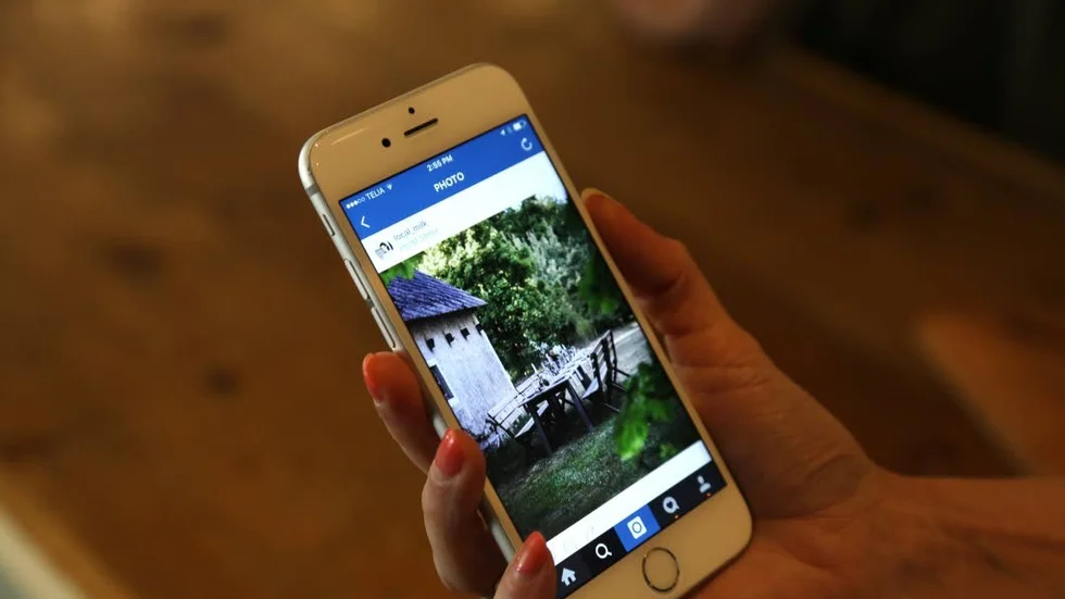 Instagram. 700 000 följare ser vad Beth upplever jorden runt.