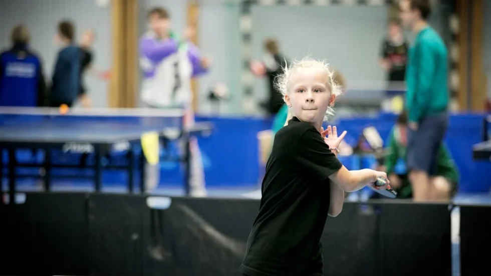 Sofie Hedbom spelar med sin bror Max och pappa Stefan Paulsson.