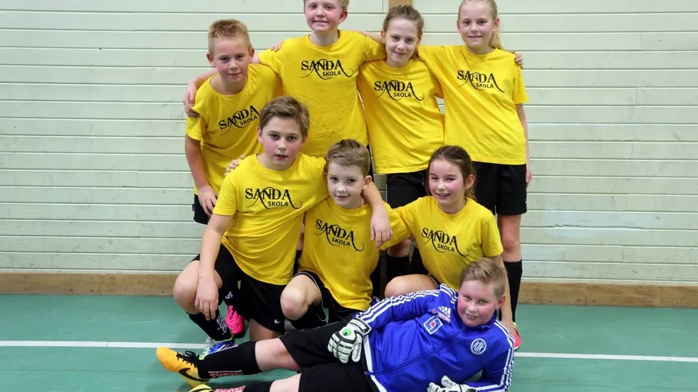 Sanda. Övre raden: Från Vänster, Hannes Sjölander, Isak Hammarlund, Tindra Johansson, Engla Södermark, Nedre raden: Från vänster, Theo Devallius, Albin Holmqvist, Emy Westergren. Liggande, Leo Karlsson.