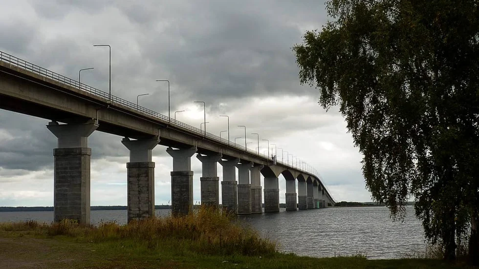 Över Ölandsbron fraktas tusen kubik vatten per dygn.