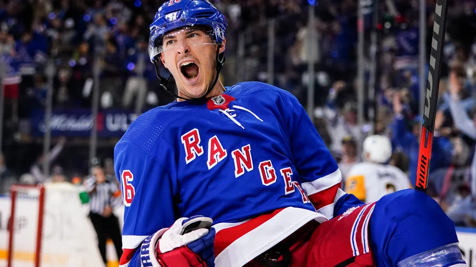 Ryan Strome firar sitt mål i Rangerssegern.