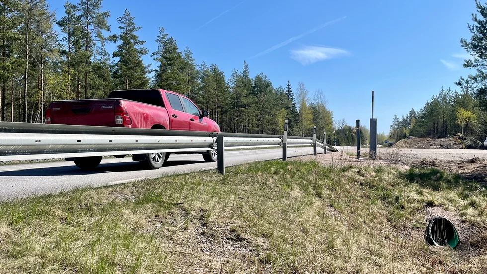 Vid infarten till Jättorp kommer en kamera att placeras i vardera riktning. Att sätta upp en ny sådan kostar ungefär en halv miljon kronor. Kamerornas livslängd är mellan 10 och 15 år. 