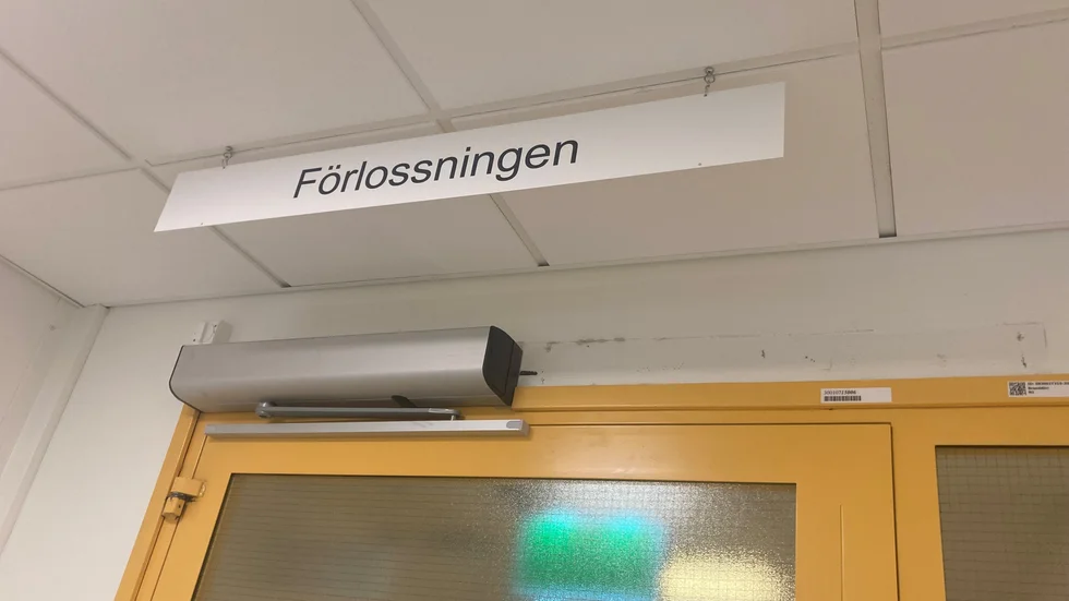 Det är inte konstigt att kvinnor väljer att föda hemma i stället, då förlossningsvården går på knäna. 