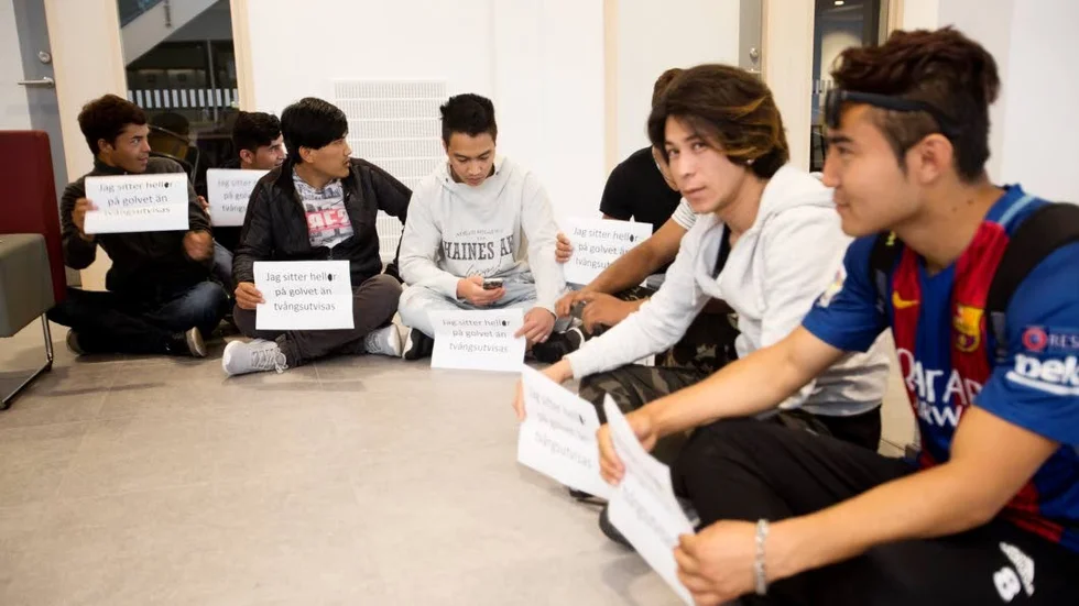 Sittstrejk. Fler och fler anslöt sig till sittstrejken på Wisbygymnasiet under måndagen.