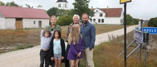 Kräver skolskjuts till skolan de valt