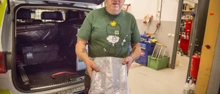 Spikmattor och sköldar i polisbilens bagage