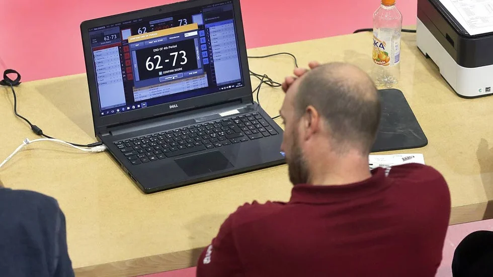 HUVUDBRY. Anders "Leo" Pettersson tar sig åt huvudet under en av förra säsongens alla förluster.