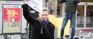Ett 80-tal manifesterade för #metoo i Visby
