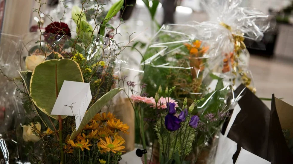 Blommor och lyckönskningar hade kommit in från flera håll under kvällen.
