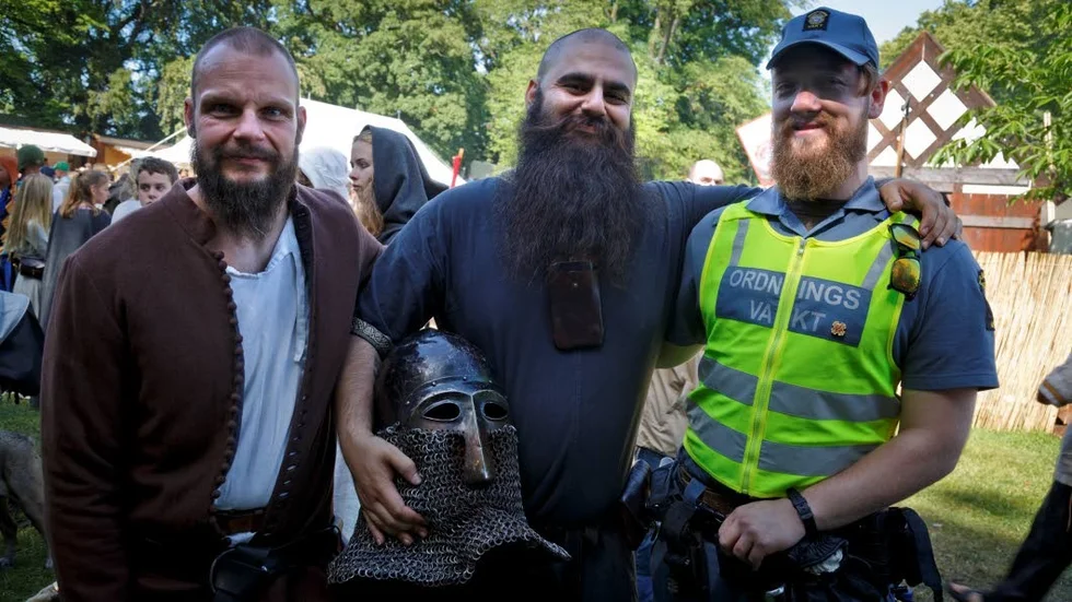 Niklas Blixt, Sina Assad och Emil Ralph från S.M.A.C på plats i Visby under Medeltidsveckan.