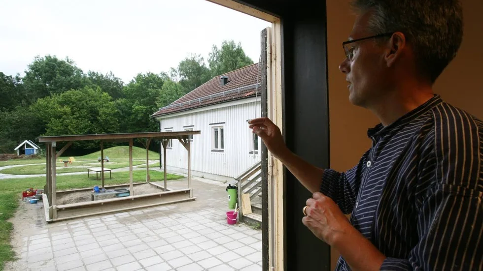 Anders Nordlander berättar om planerna för den nya förskolan. Bland annat ska han bygga ett grillhus och ett växthus.