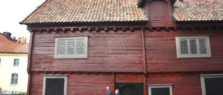 Varnar för angrepp i öns kulturbyggnader