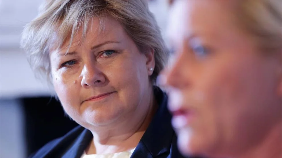Höyres Erna Solberg. Bildar regering med Fremskrittspartiets Siv Jensen.