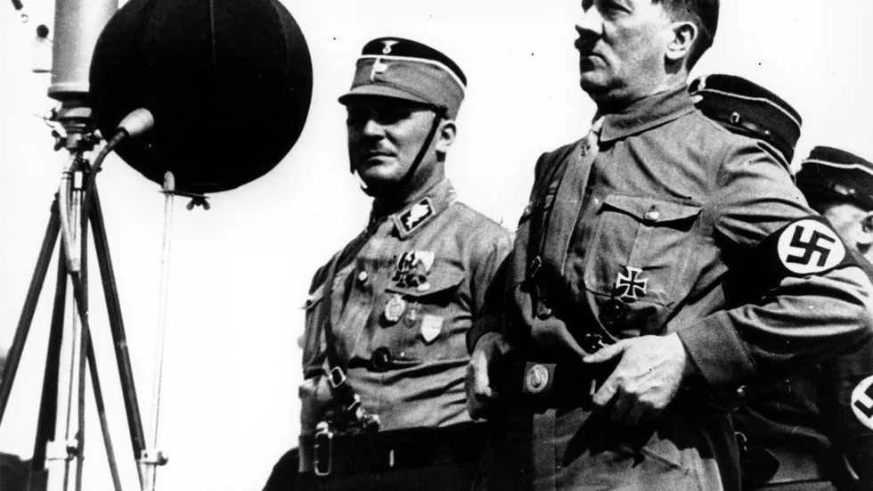Adolf Hitler. Här i ett tal i Kiel 1933, inför 30 000 uniformerade nazister.