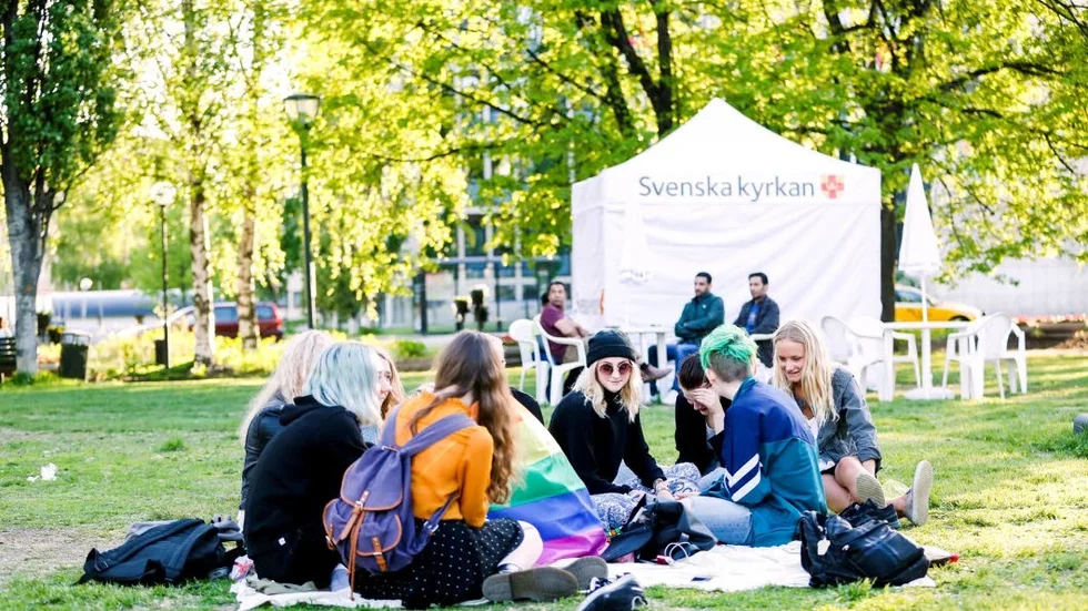 Raring på Luleå Pride i Stadsparken