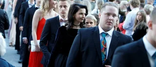 Här gör Luleåstudenterna entré på balen