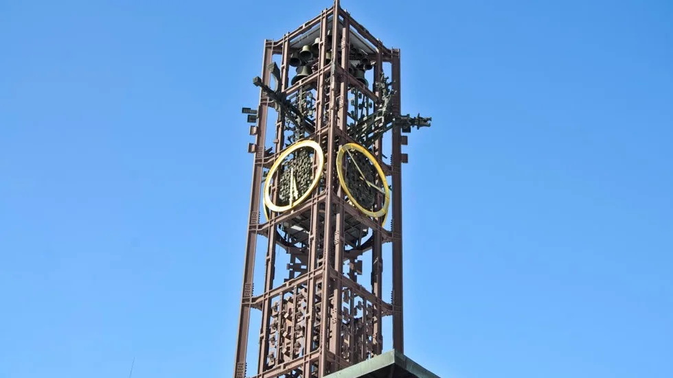 FLYTTAS. I augusti kommer det 26 meter höga och sex meter breda kocktornet vara på plats i nya centrum stående på en sju meter hög fot.