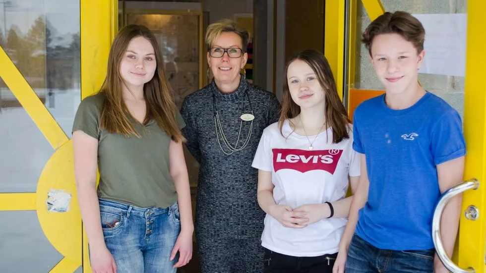 Överdrivet. Jennifer Nilsson, läraren Lizette Råberg, Saga Midfjäll och Elis Lannerblad på Björskataskolan, tror att den bild av skolan som har förmedlats i media har varit lite värre än vad de upplevt i verkligheten.