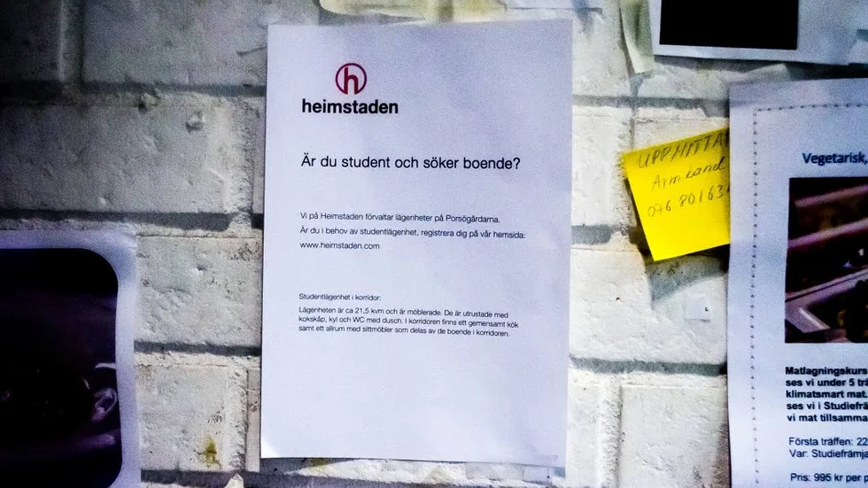 Hyresgäster sökes. Heimstad söker nya hyresgäster till sina studentrum på Porsögården. Denna lapp sitter på Ica Porsön.