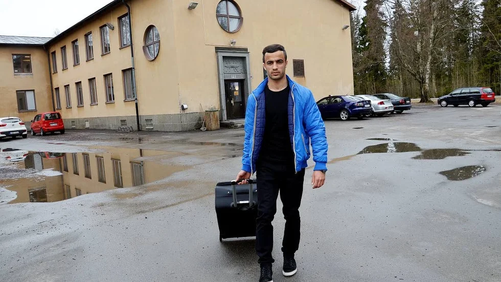 Ledsen. Mohammad Kahled Nederi hade hellre stannat i Boden än flyttat till Östersund. " Vi kan bara åka även om vi vill stanna här. Anläggningen stängs på måndag".