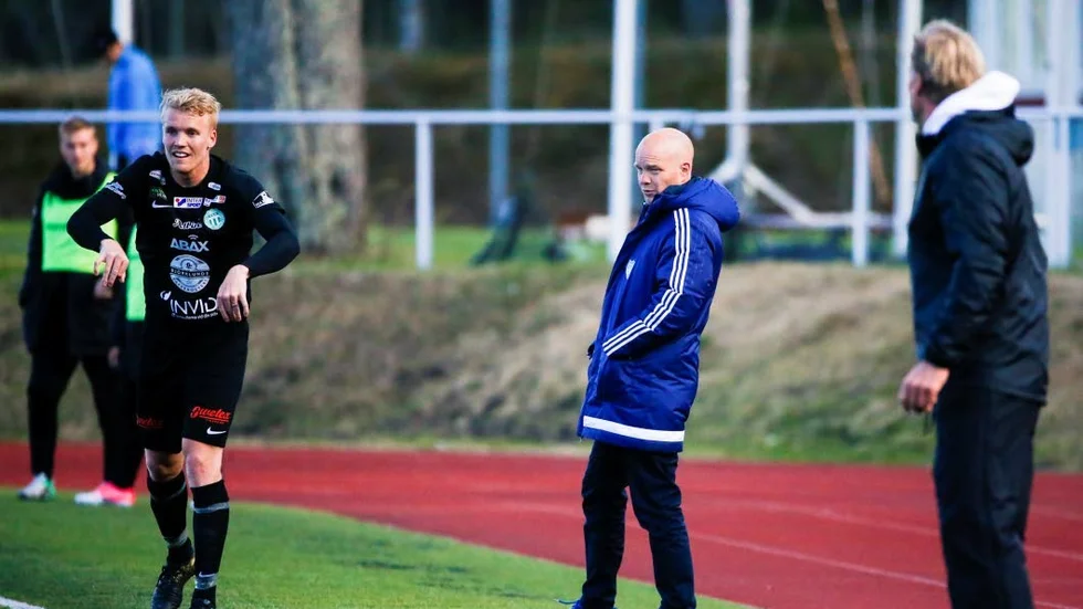 Vill bredda. Tränaren Fredrik Waara vill att IFK Luleå ska bredda truppen.