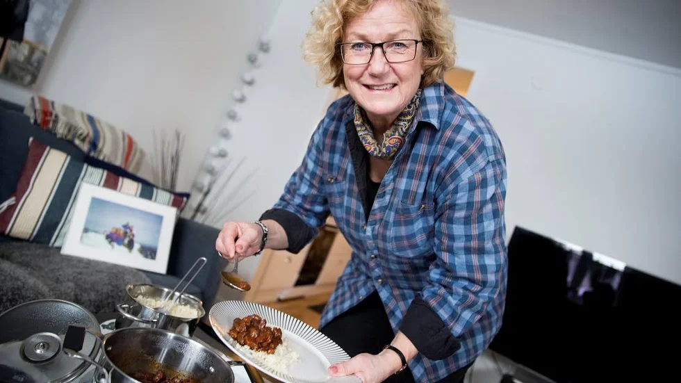 Gourmet. Anna Emborg tar för sig av kvällens buffé.
