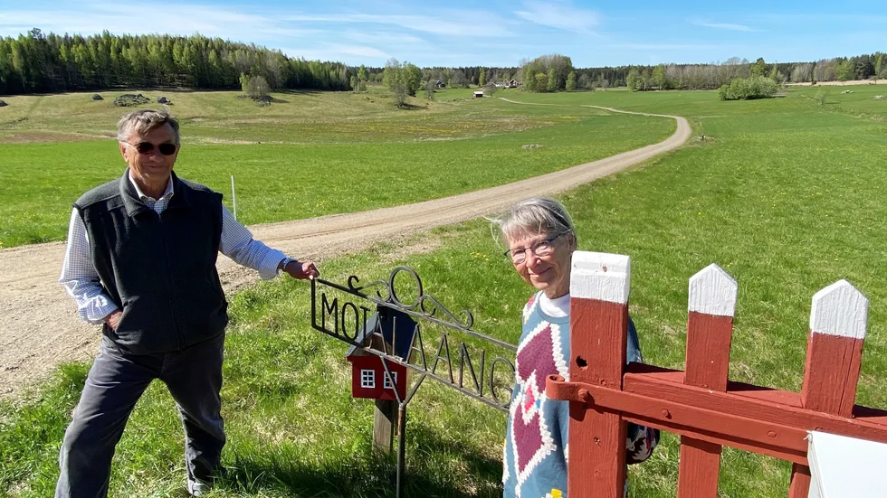 De öppna ytorna vid Motala äng norr om Regna går en osäker framtid till mötes om Stena Renewables vindkraftsplaner blir verklighet. Det oroar Lars och Bia Dahl.