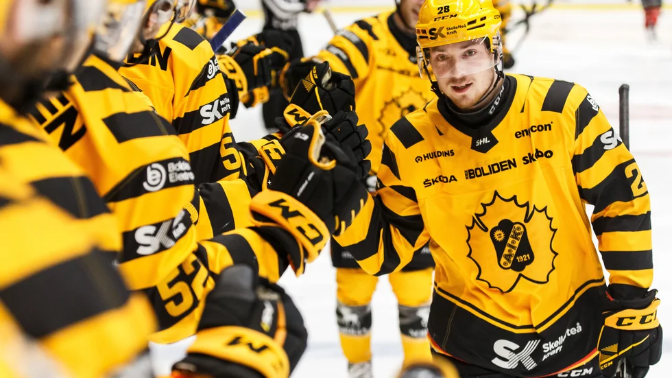 Frödén lämnade Skellefteå AIK efter två framgångsrika säsonger, som förra året ledde till VM-spel. 