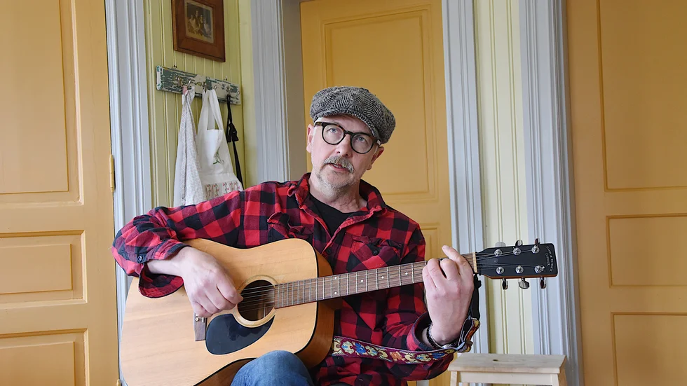 Johan Jansson har skrivit visan ”Den sorgesamma berättelsen om Ella Erichsdotter och Olof Jacobsson”, en tragisk och rent förskräckande händelse i släktens historia.