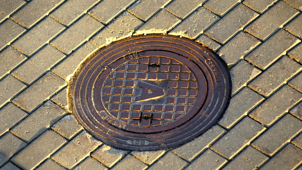 Lock till avloppsbrunn. 