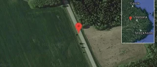 En personbil i trafikolycka på väg 254