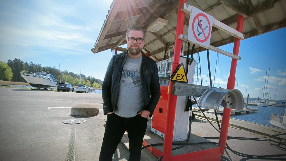 Efter att Pelle Eriksson från Nävekvarn tankade på Qstar i Nävekvarns hamn började hans bilar att krångla.