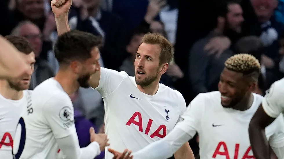 Tottenhams Harry Kane gjorde två mål mot Arsenal.
