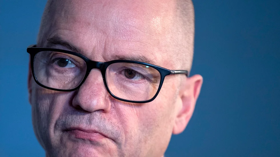 Norges försvarsminister Odd Roger Enoksen (Sp) avgår.