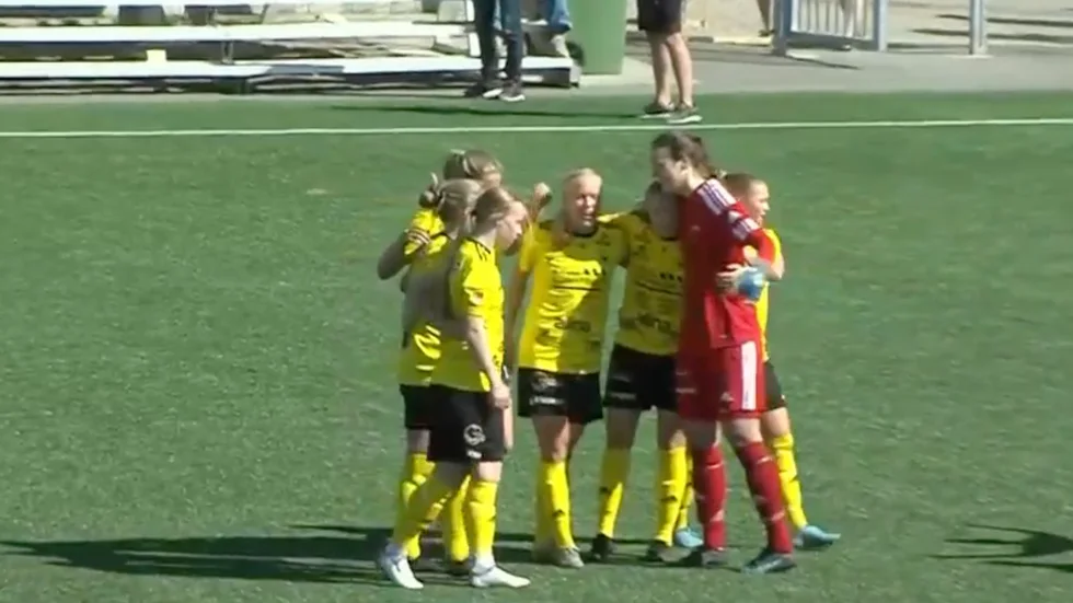 Gusk firar efter andra raka segern. 