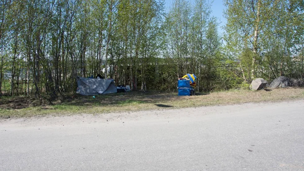 Inget hem. Det här var allt som blev kvar efter att Mirenla och hennes föräldrars bil plockades bort.