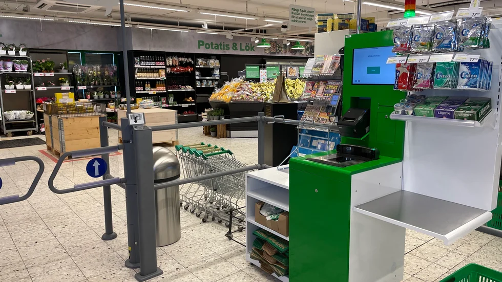 En kvinna i 45-årsåldern dömdes på tisdagen för ringa stöld efter att systematsikt ha bluffat vid självscanning av varor.