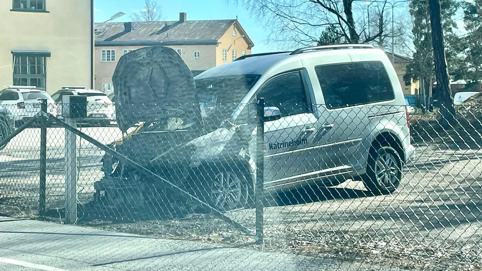 Här är en av kommunens bilar som brändes under helgen.