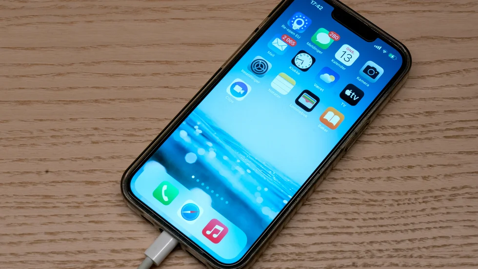 Apple har släppt en uppdatering som tar bort säkerhetshålet. Arkivbild på Iphone.