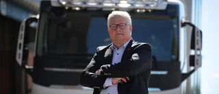 Driver Peter Book en process bakom ryggen på oss? 