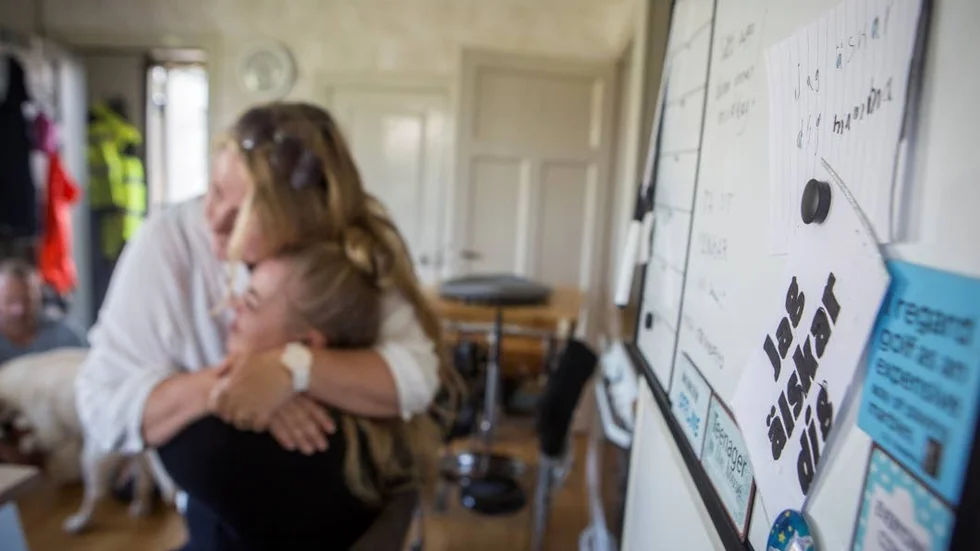 Annelie och Amanda berättar att de redan efter två veckor kände sig som en familj.