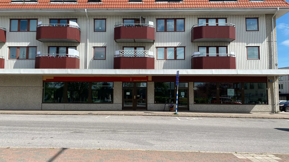 Drottninggatan 20 har delats av i två delar där den till vänster i bild fortfarande står outhyrd.