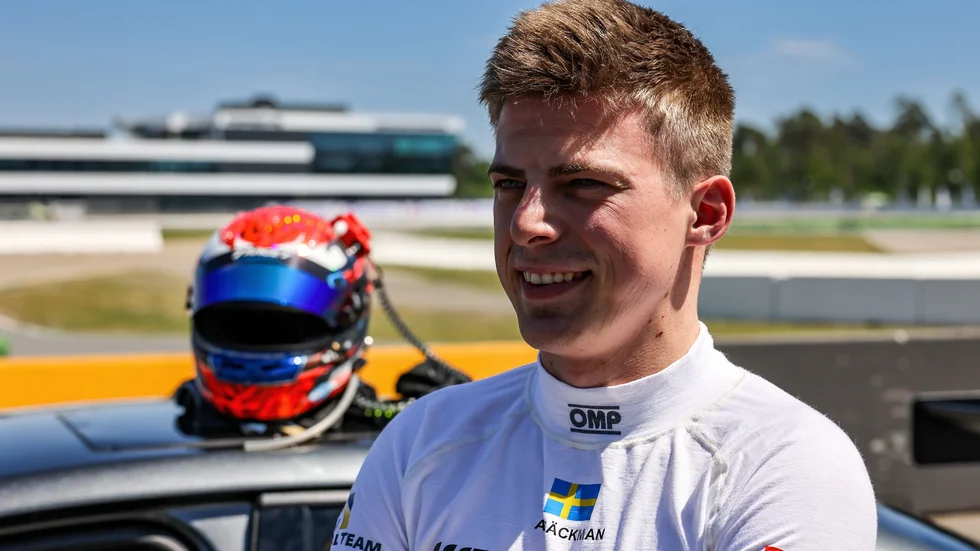 Andreas Bäckman fick en riktig drömstart på STCC-premiären.
