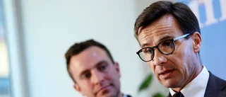M siktar där S missar